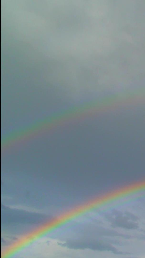 自然彩虹视频的预览图