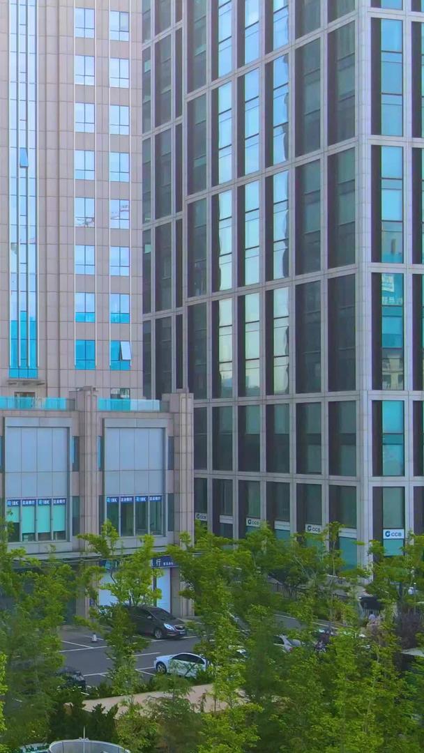 清晨金融大楼航拍视频的预览图