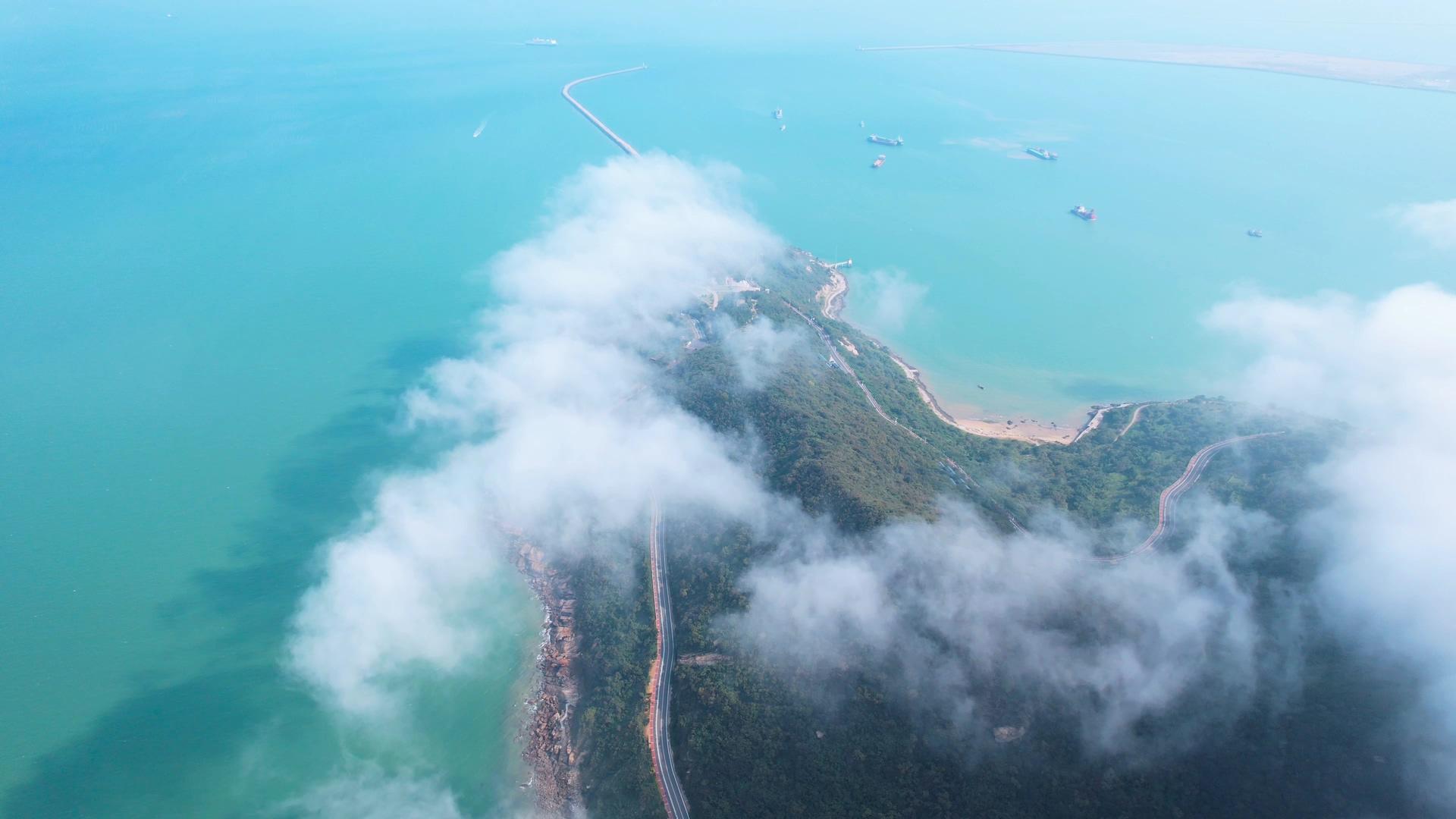 4K航拍大海风景连云港4A景区连岛景区云海风景视频的预览图