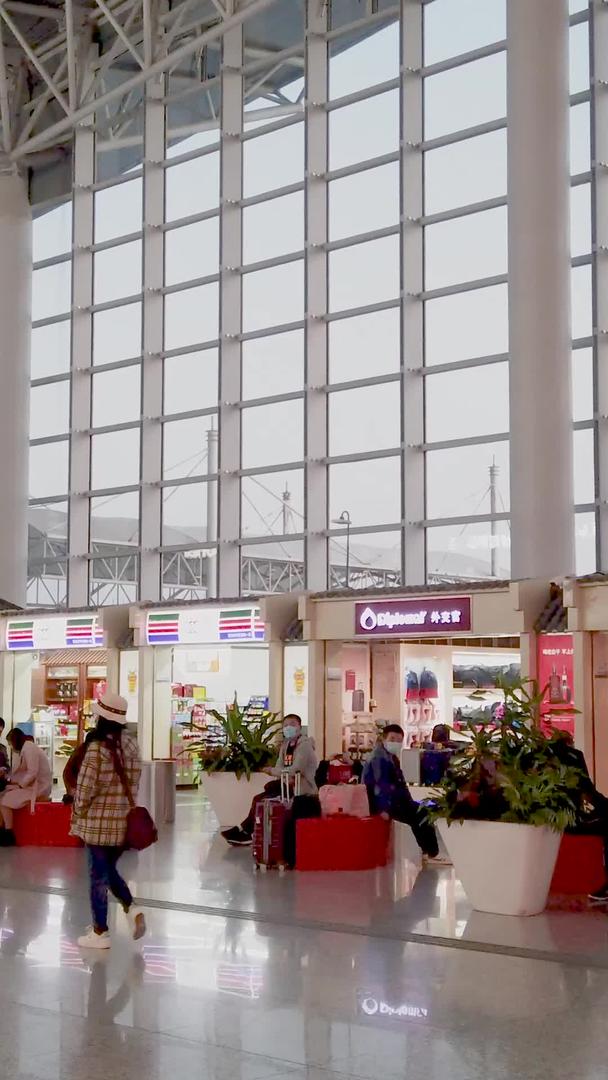 拍摄石家庄正定国际机场候机大厅视频的预览图