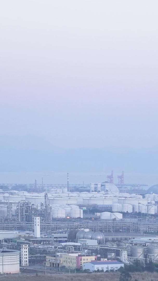 延时摄影广东惠州海边石化区环保能源厂夜景照明材料视频的预览图
