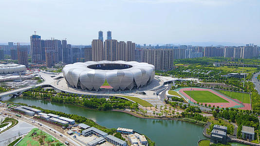 夏季震撼航拍俯瞰杭州亚运会体育馆场视频的预览图