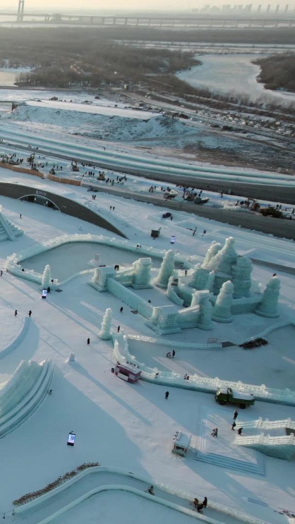 哈尔滨冰雪世界艺术冰雕冰雕视频的预览图