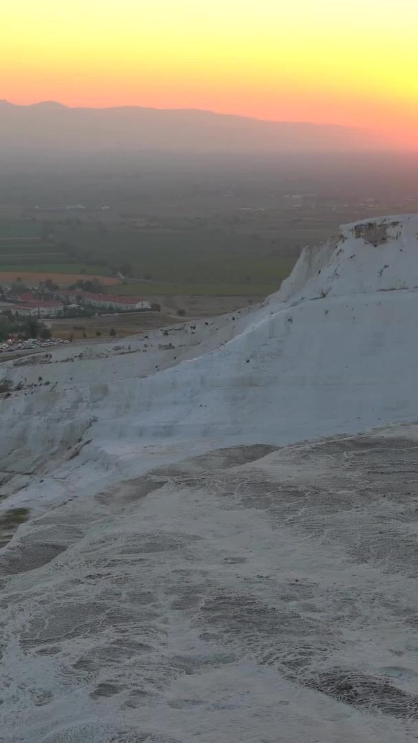 日落的土耳其棉花堡视频的预览图