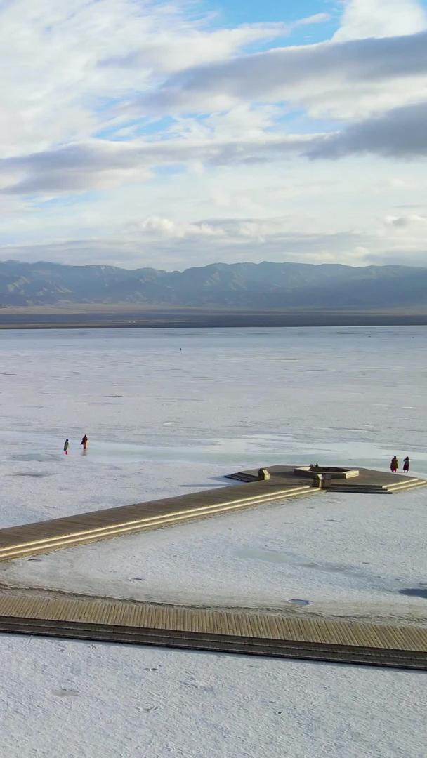 青海茶卡盐湖航拍地标5星栈桥视频的预览图