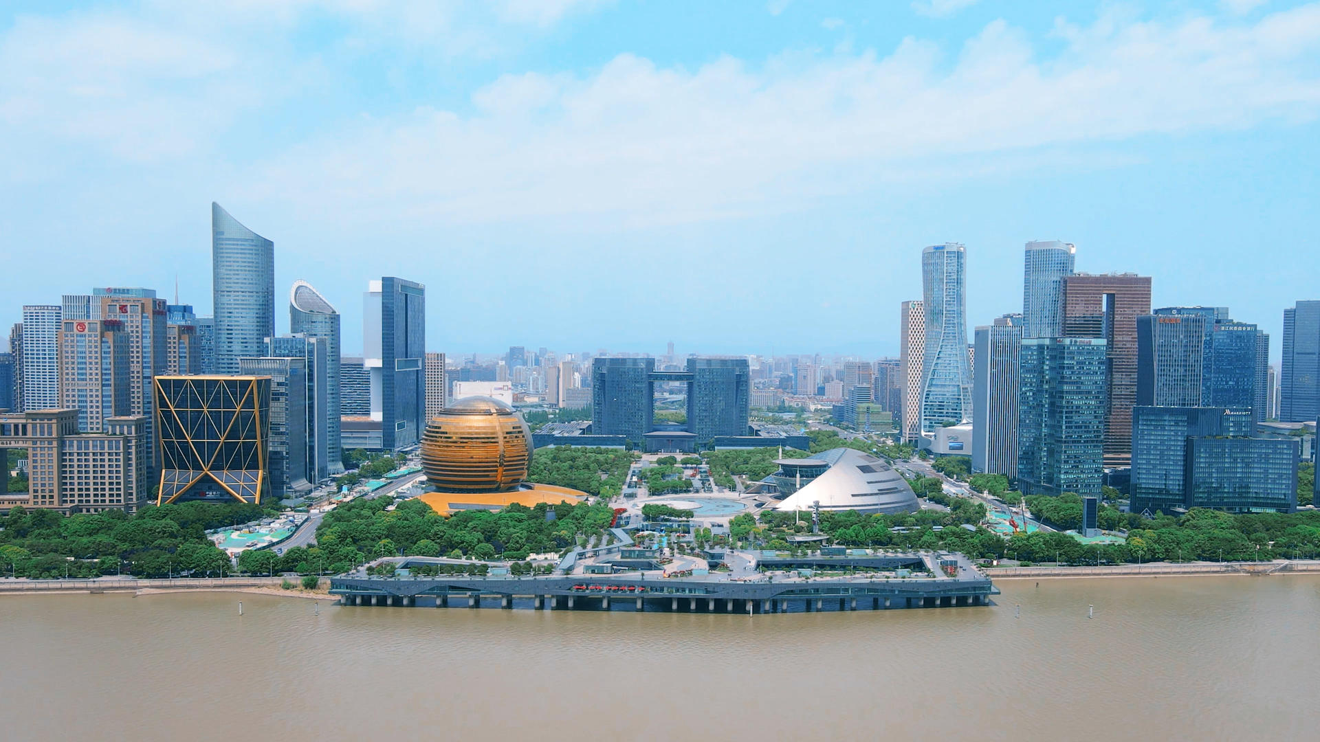 夏季航拍蓝天下的杭州钱江新城城市楼群视频的预览图