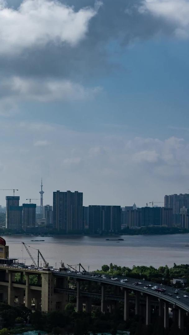 清晨南京长江大桥城市群视频延迟视频的预览图