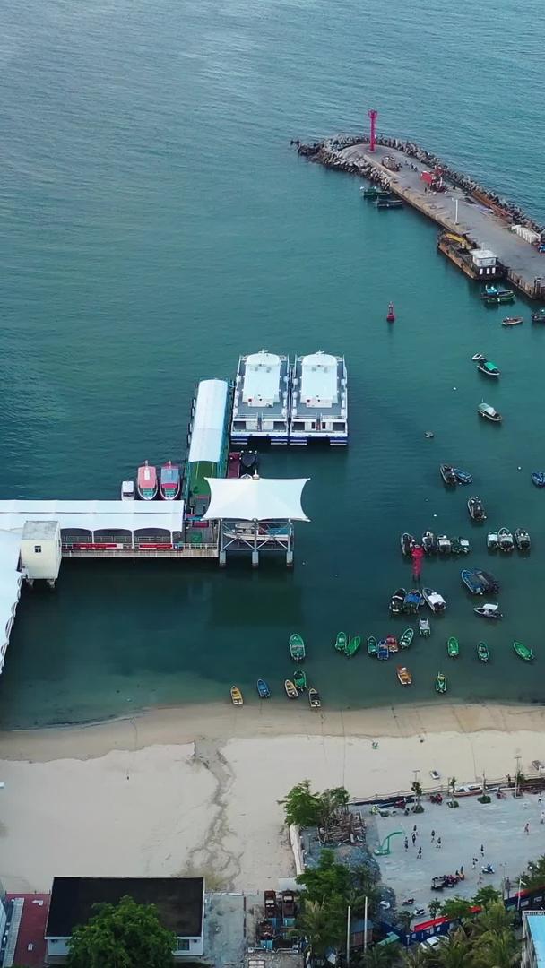 三亚渔村海边码头航拍视频的预览图