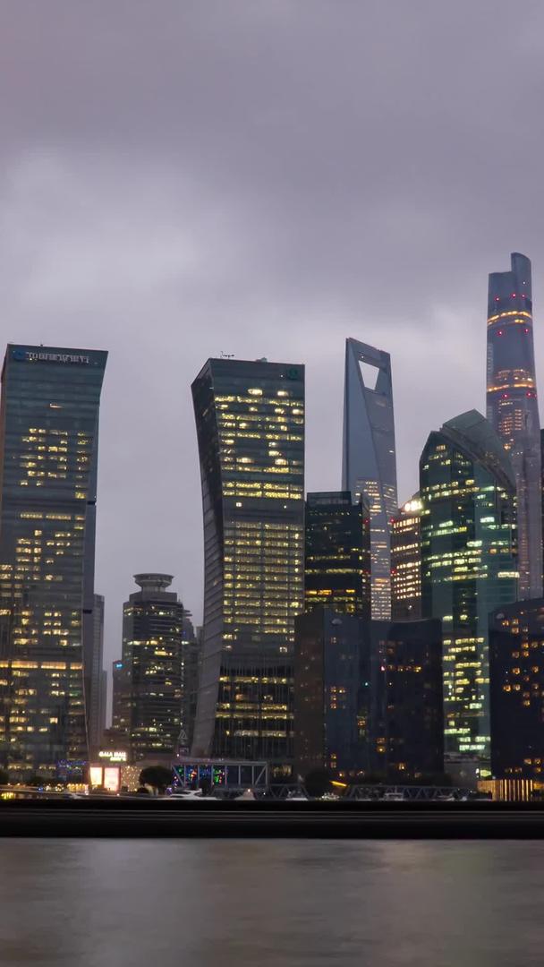 黄浦江高楼大厦夜景移动延时摄影上海天际线cbd地标视频的预览图