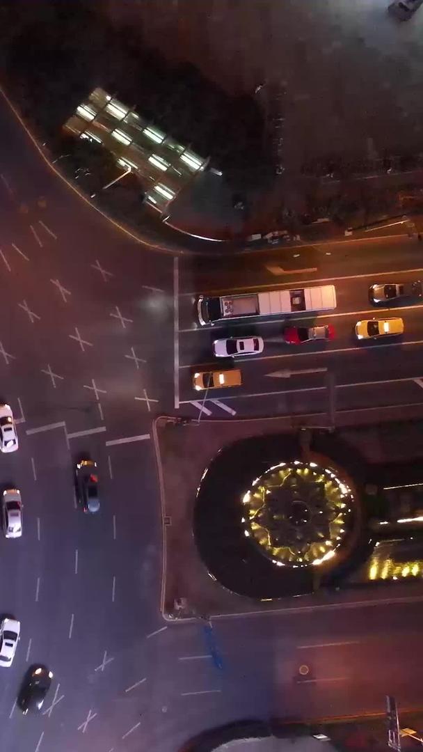 上海地标五角场巨蛋夜景交通车流路灯俯视航拍视频的预览图