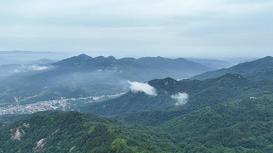 河南省信阳5A级旅游景区鸡公山云海4k素材视频的预览图