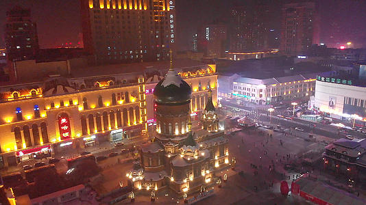 4k航拍冬天哈尔滨地标圣索菲亚大教堂视频的预览图