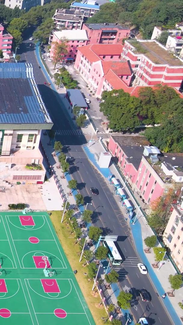 湖南大学教学楼操场教学环境航拍建筑视频的预览图