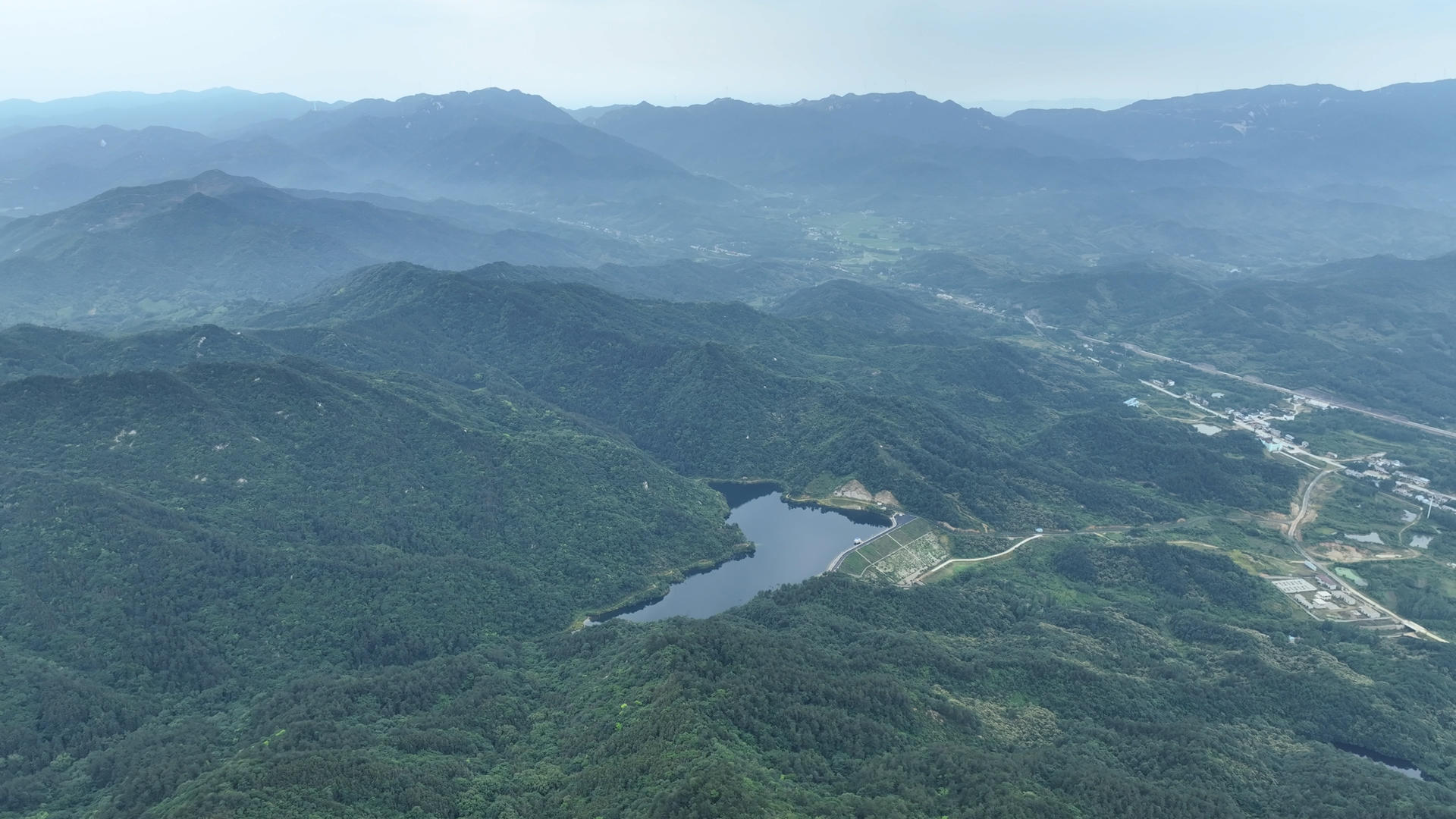 河南省信阳旅游5A级鸡公山景区星湖风景4k素材视频的预览图