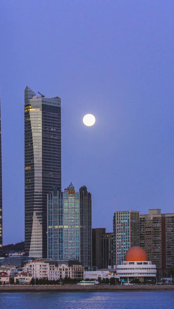 延迟城市高楼月落过程视频的预览图