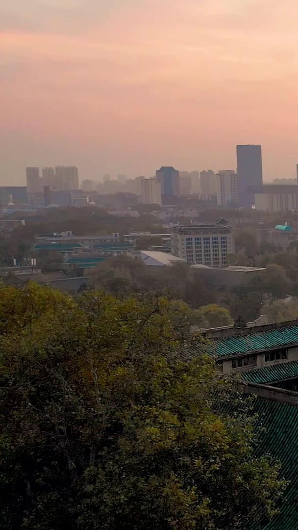 武汉大学樱顶老斋舍在夕阳下的风景视频的预览图