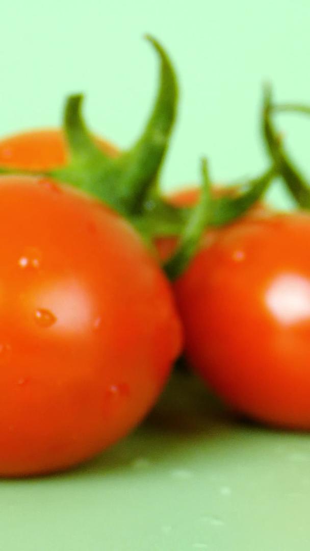 微距微观圣女果番茄番茄新鲜水果视频的预览图