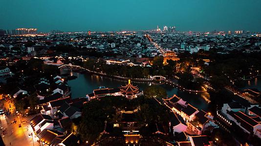 夜幕降临的江苏苏州古城航拍视频的预览图