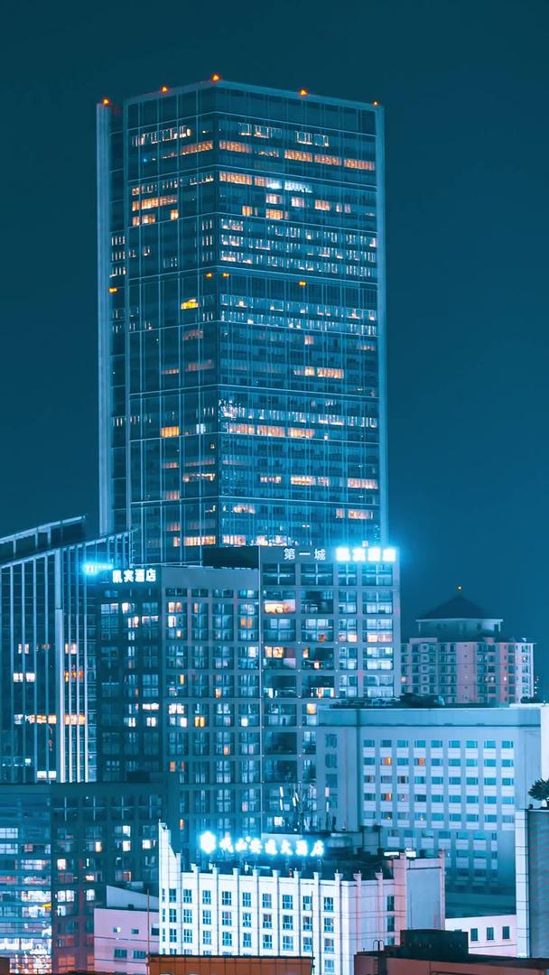 成都339电视塔城市蓝冰延时夜景视频的预览图