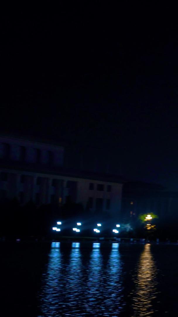 北京国家大剧院夜景灯光秀震撼实拍视频的预览图