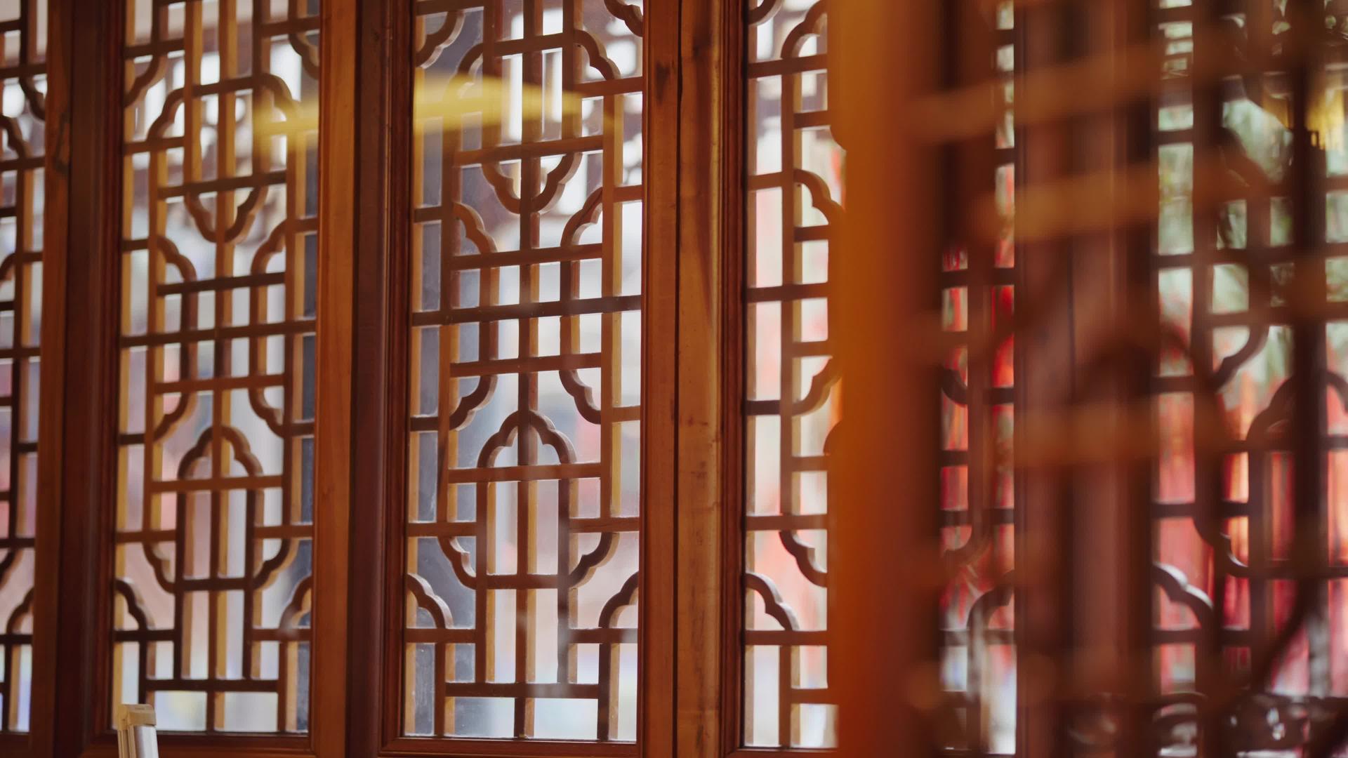 禅木门框老屋意境空镜头4k禅木门框视频的预览图