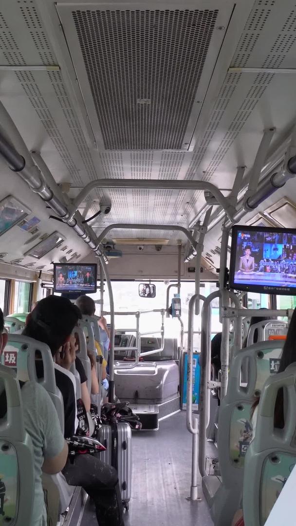 公共汽车上的乘客视频的预览图