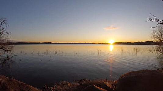 日落湖面风景视频的预览图