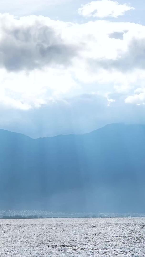 云南大理洱海阳光穿过云层6K延时摄影视频的预览图