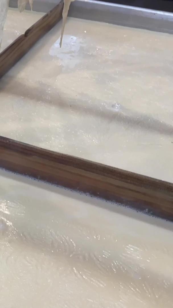 农家乐豆腐作坊手工制作豆制品腐竹干燥过程餐饮宣传介绍视频的预览图