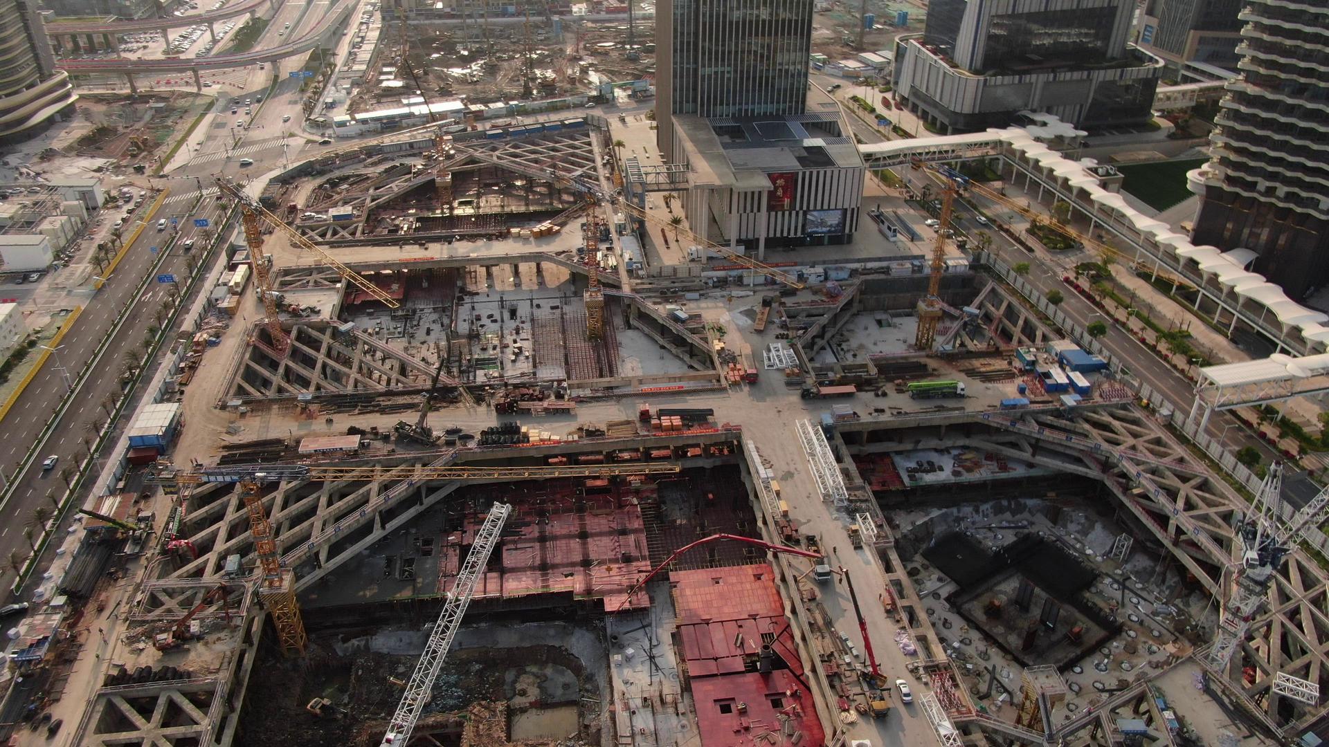 航拍城市建筑地下室施工工地视频的预览图