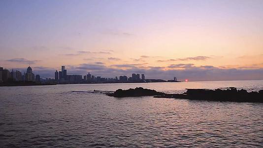 青岛浮山湾海上日出全过程视频的预览图