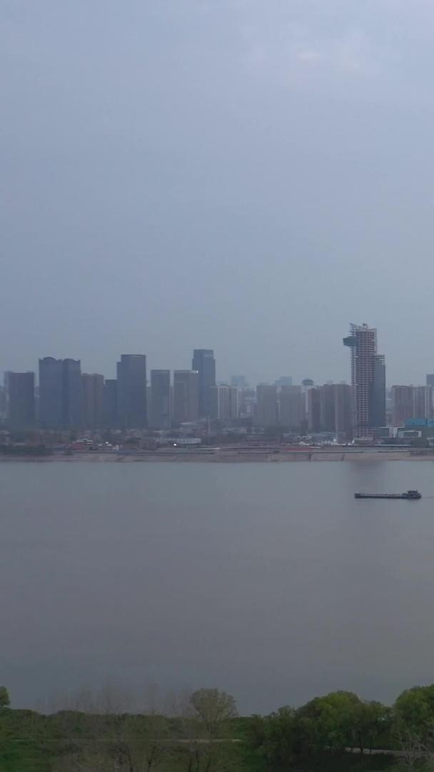 武汉地标江滩公园航拍风景城市抗洪救灾纪念馆教育素材视频的预览图