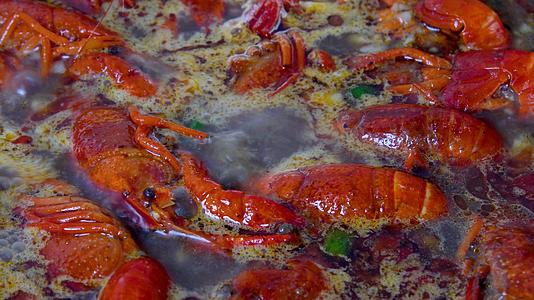 油焖小龙虾汤滚诱人美食视频的预览图