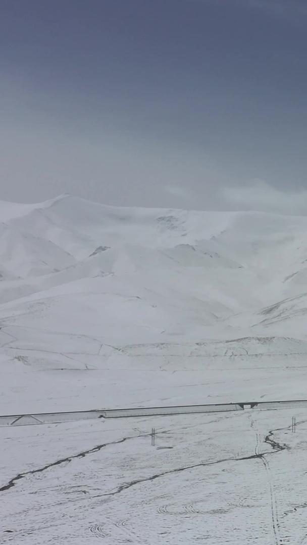 青藏线雪山奇观航拍视频的预览图