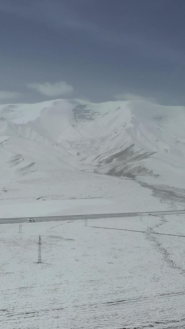 青藏线雪山奇观航拍视频的预览图