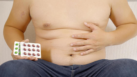 4K肥胖男性服用药物减肥视频的预览图