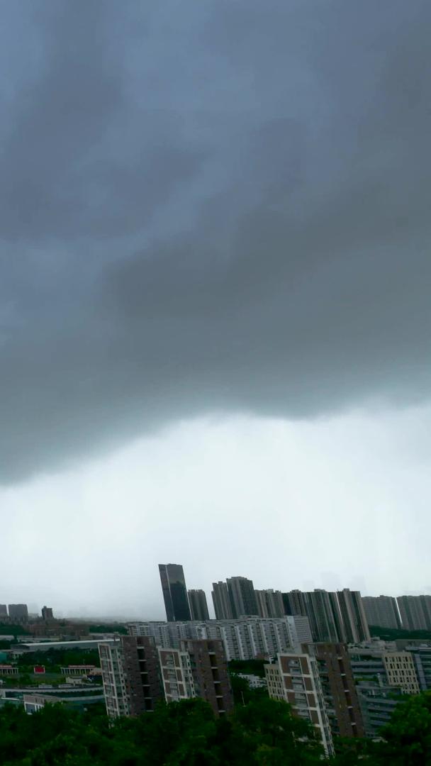 延迟深圳南山区暴雨摄影视频的预览图