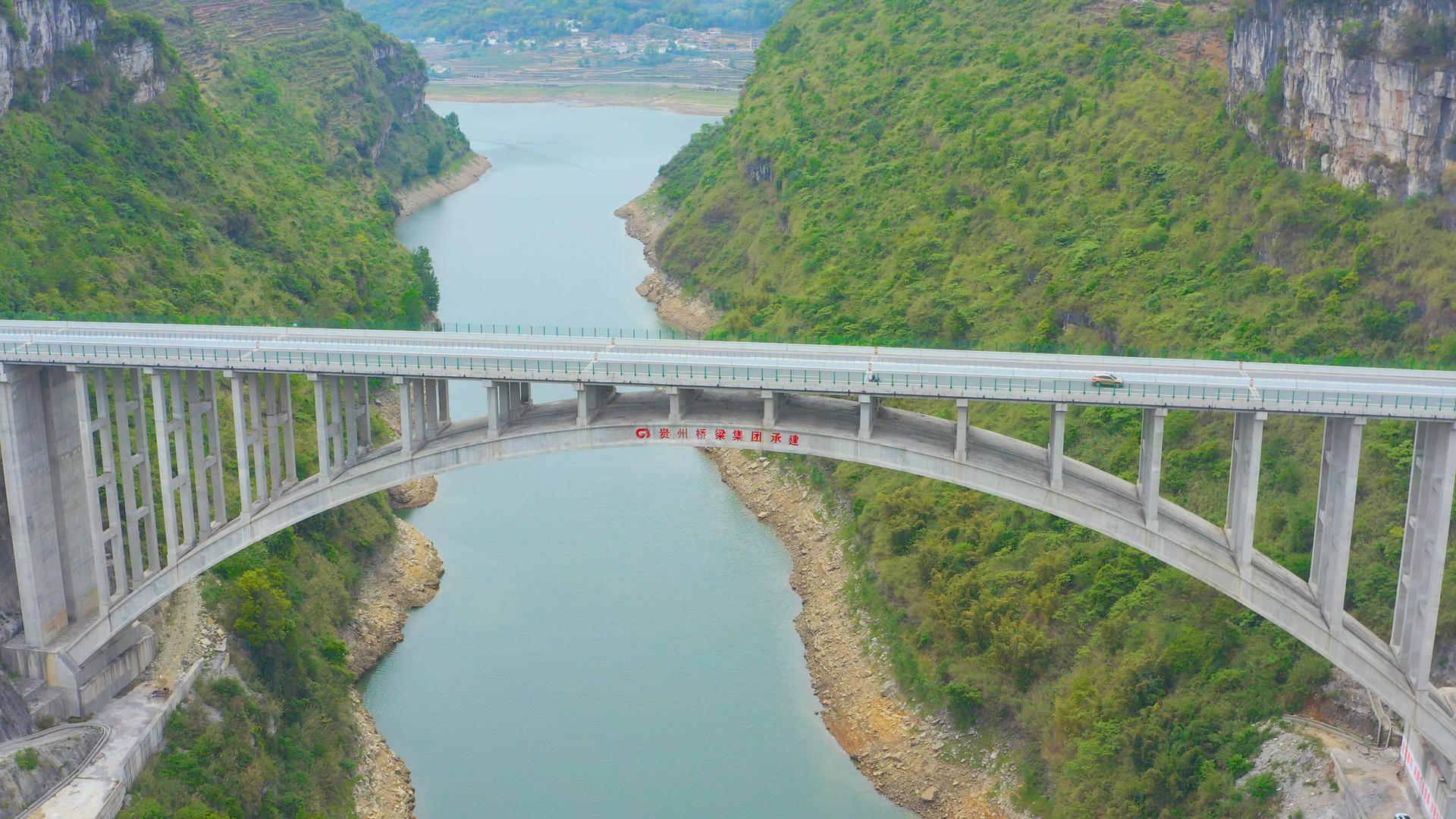 航拍桥梁交通贵州桥梁素材视频的预览图