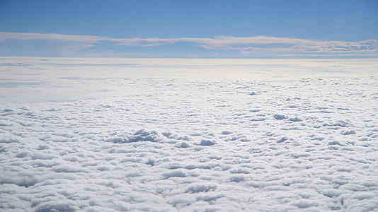 4K万里高空的白云视频的预览图