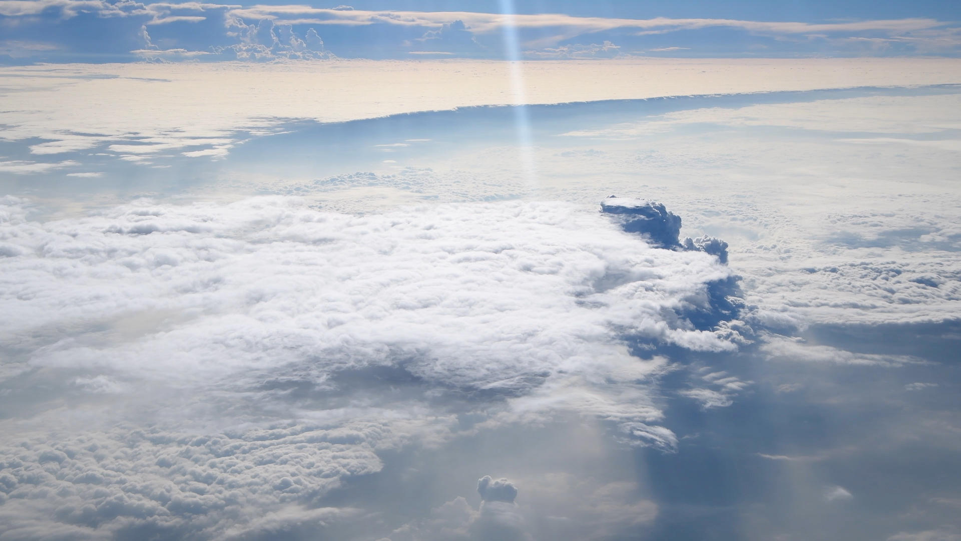 4K万里高空的白云视频的预览图