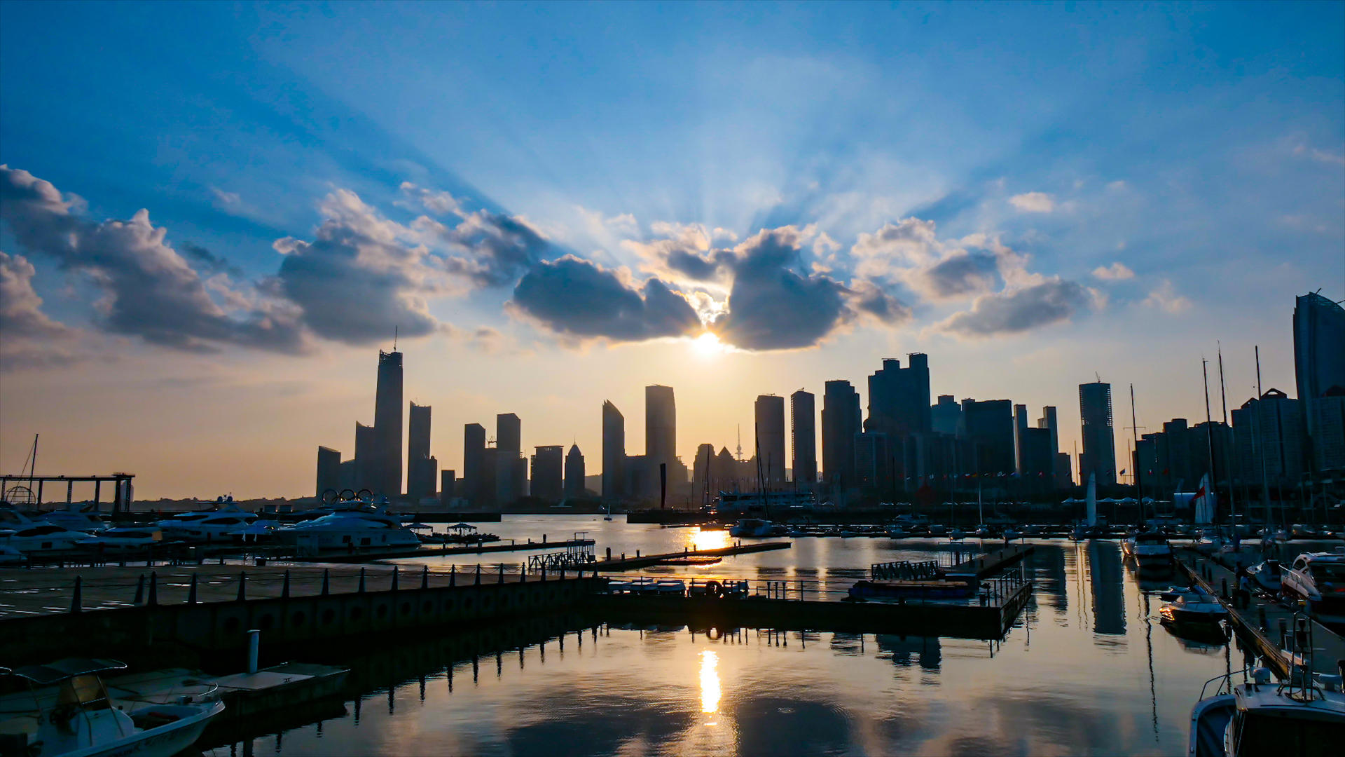 4K延时雨后奥帆视频的预览图