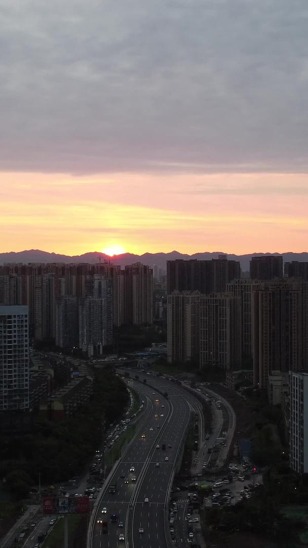 重庆山城市航拍清晨日出素材视频的预览图