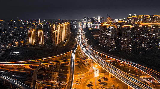 4K航拍移动延时杭州中心立交枢纽远眺钱塘江城市天际线车流视频的预览图
