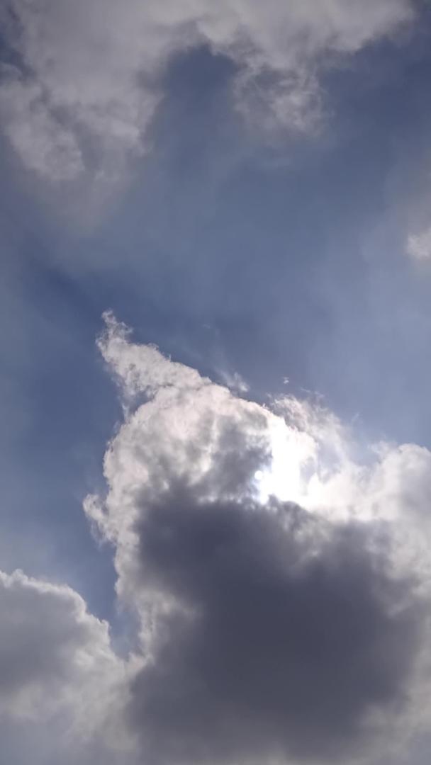 延迟飘动云朵耶稣光视频的预览图