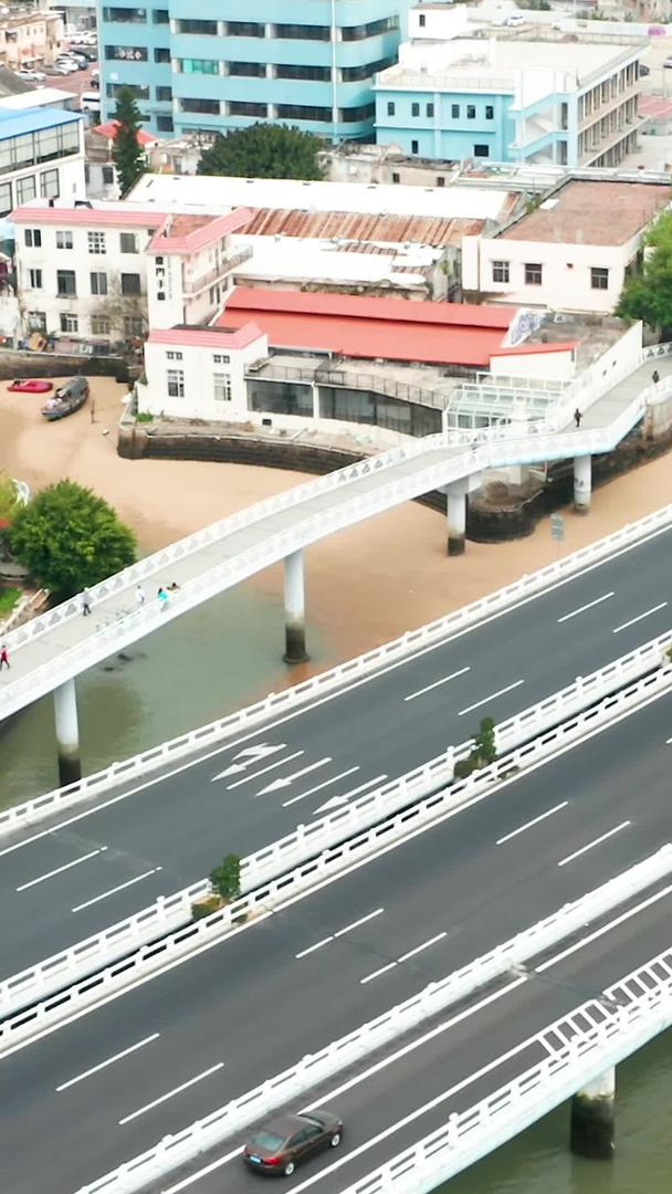 厦门演武大桥上的车流集合视频的预览图