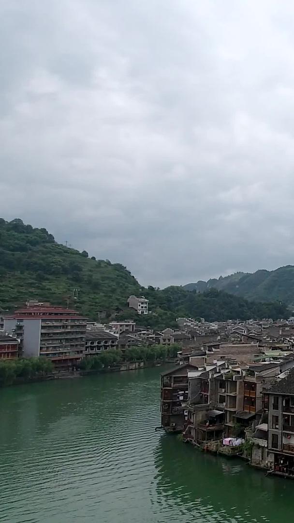 延时风光的贵州镇古城视频的预览图