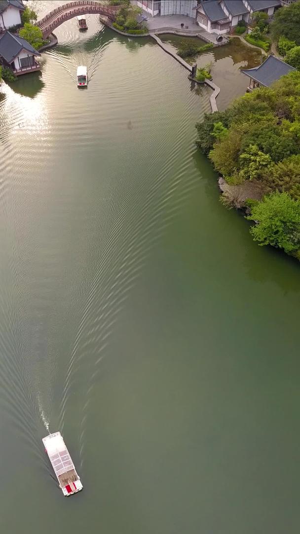 竖屏航拍桂林木龙湖公园小船桂林风景区视频的预览图