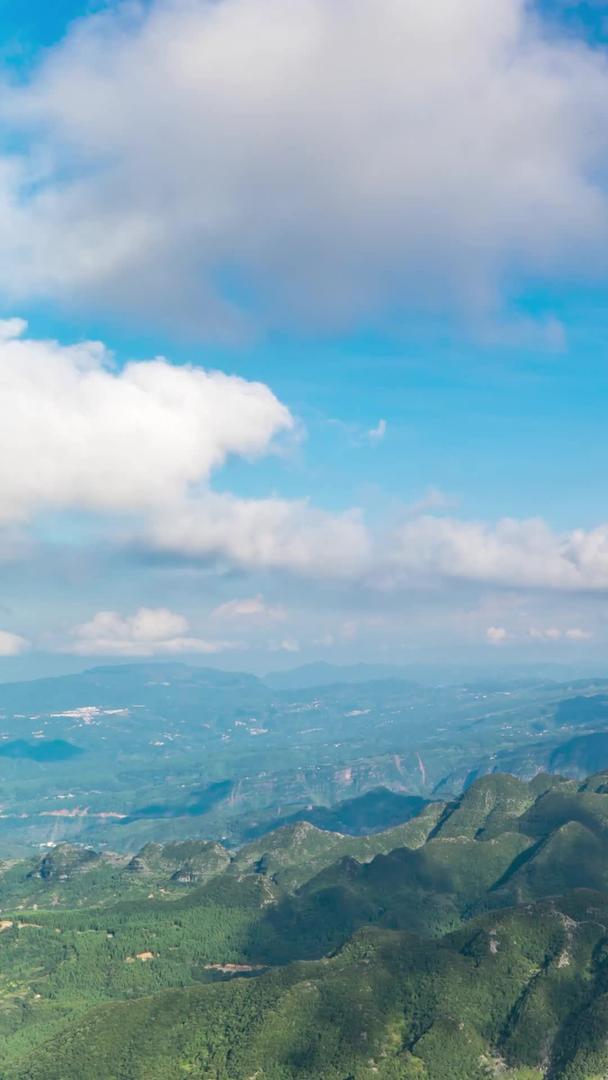 延时山峰丘陵云朵唯美素材视频的预览图