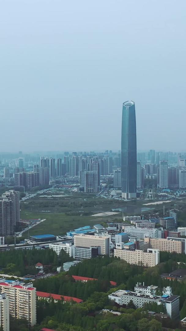 武汉市中央商务区世贸金融中心写字楼视频的预览图