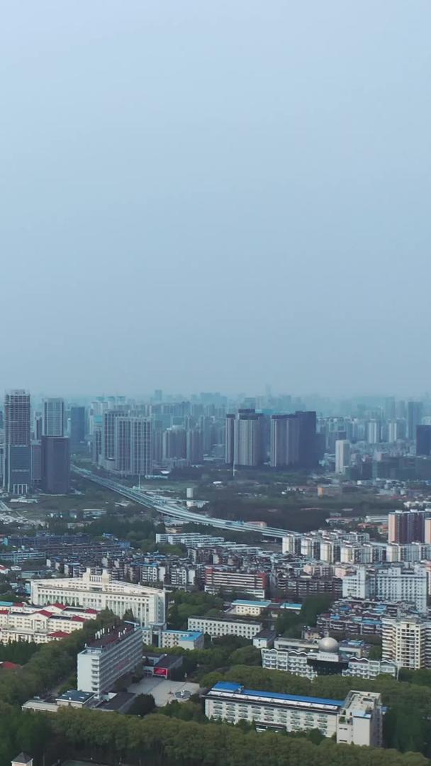 武汉市中央商务区世贸金融中心写字楼视频的预览图